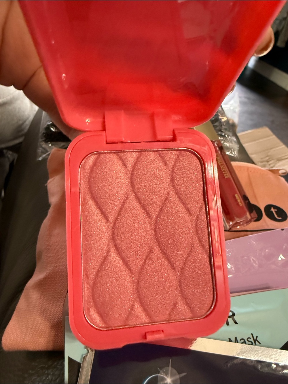 Makeup Lot with Pink Brush & Lip Masks - Pink Peach Shades - Picture 5 of 5